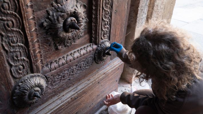Atto vandalico portoni duomo e battistero