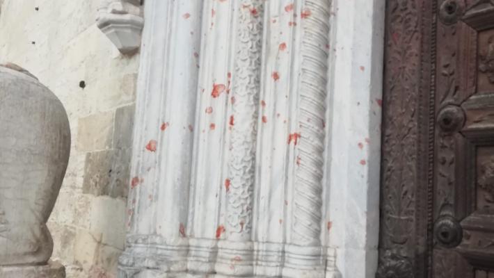 Duomo e Battistero imbrattati, Casa: "Individuato a tempo di record l'autore". Ma la Cattedrale si risveglia a macchie rosse