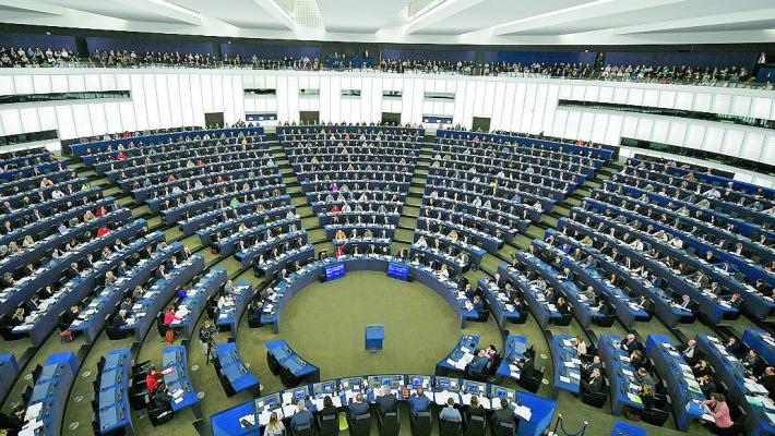 stop fondi Ue a chi promuove il razzismo  Proposta la  modifica ai programmi scolastici