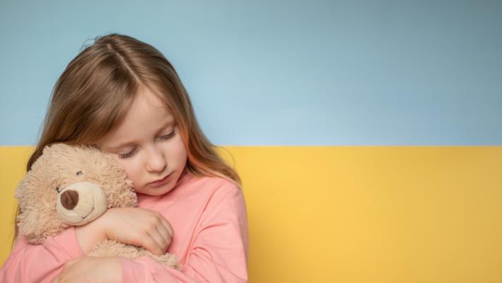 Bimbi e paura della guerra. Otto consigli per superarla