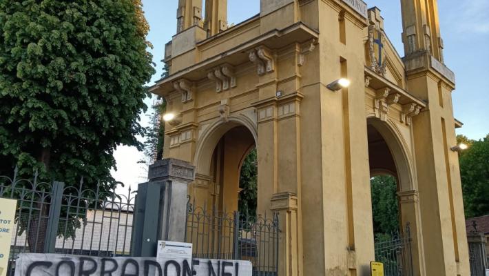 Lo striscione dei Boys per Corradone Marvasi