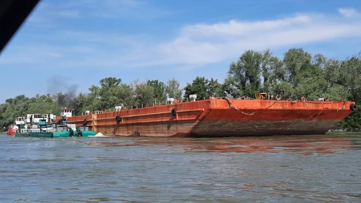 La megachiatta "Vega" scortata lungo il Po fino al mare dal personale AIPo