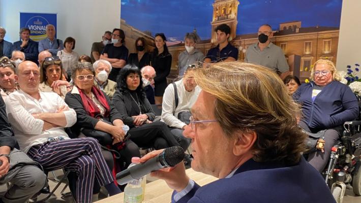 Vignali inaugura la sede in via Cavour. "Prima di tutto Parma"