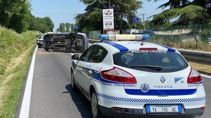 Auto ribaltata a La Carnevala