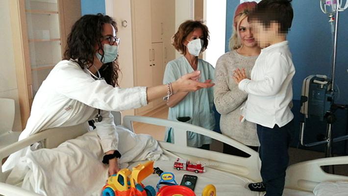 Intervento su un bimbo ucraino di 3 anni con danni all&rsquo;esofago per avere ingerito soda caustica 