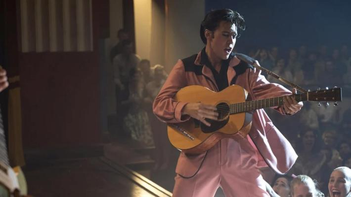 A Cannes esplode la Elvis-mania con il film di Baz Luhrmann (e con i Maneskin) che piace alla famiglia del re