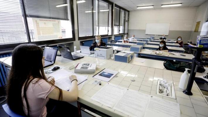 Stop a carta e penna, al concorso i calcoli si fanno a mente (c'è chi li fa sul braccio): polemica