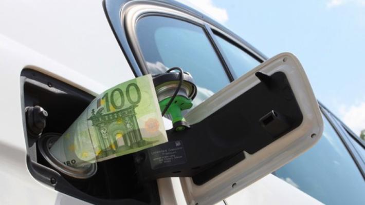 Benzina: Qe, prezzo self sale a 1,952 euro al litro 