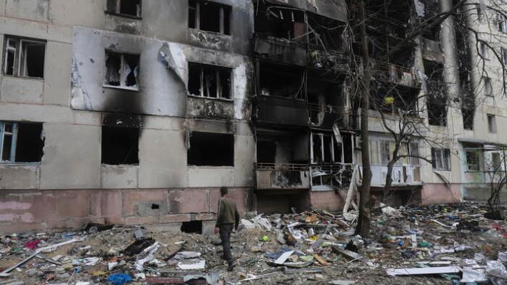 Severodonetsk, distrutto ospedale con croce rossa su tetto