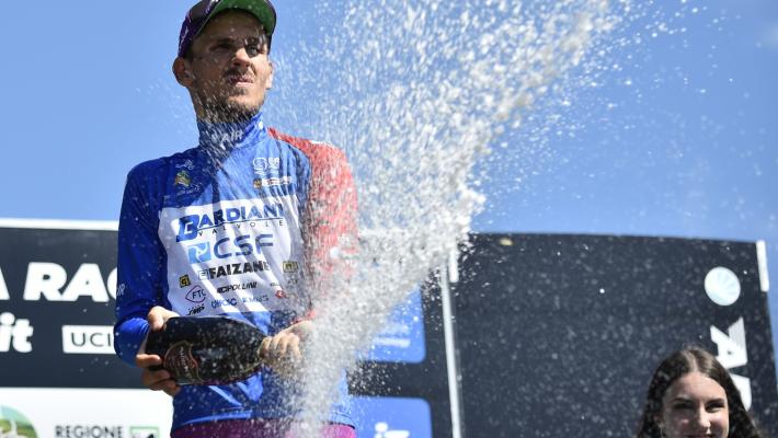 Zana veste di tricolore la Bardiani: è lui il nuovo campione italiano di ciclismo su strada