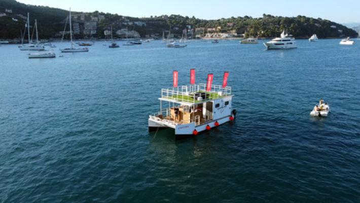 Golfo dei Poeti: un bar in mezzo al mare per aperitivo dei diportisti