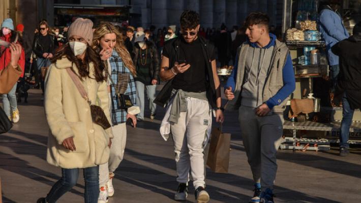 Gimbe, 55 mila casi al giorno, tenere mascherine al chiuso