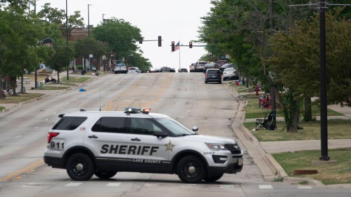 Chicago, sparatoria alla parata del 4 luglio:  5 morti, 16 feriti. Caccia al killer