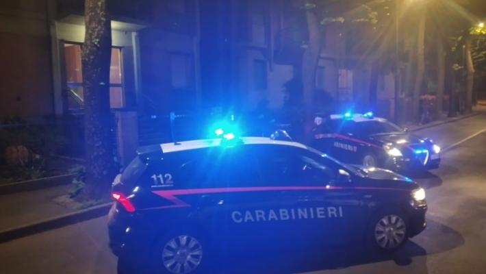 Carabinieri: denunciati 2 giovani per furto su auto