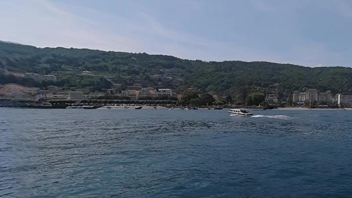 Stresa "stuprata dal branco dopo una serata alcolica". Nel gruppo ci sarebbe anche un'amica
