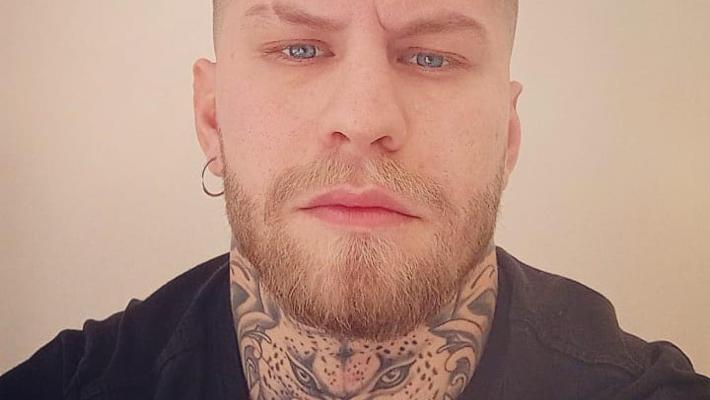 Violenza e sangue senza fine ad Anzio: ucciso un 25enne davanti ad un locale, il padre della vittima accoltella due bodyguard convocati in commissariato 