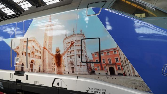Accordo Enit-Trenitaglia, anche il duomo e il battistero di Parma tra le cartoline artistiche sugli intercity per promuovere la penisola