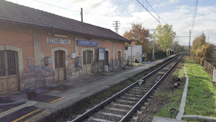 Incendio vicino ai binari: treno evacuato lungo la Parma-Spezia ad Ozzano Taro