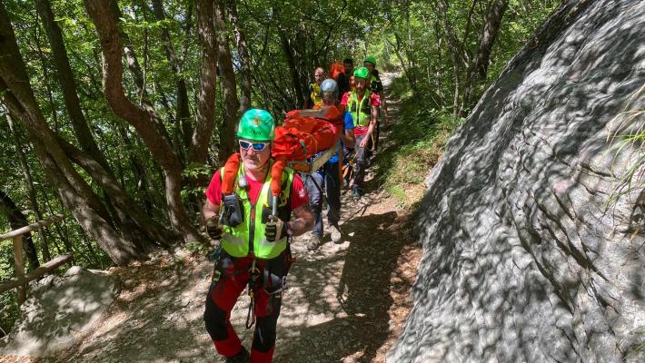 Cade sul sentiero della Pietra di Bismantova, interviene il soccorso alpino