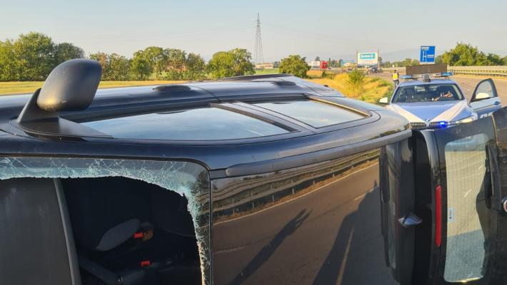 Un'auto si ribalta in tangenziale alle 5 di mattina: gravissimo il conducente