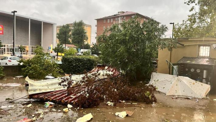 Danni del maltempo: due squadre dei vigili del fuoco di Parma impegnate a Ferrara
