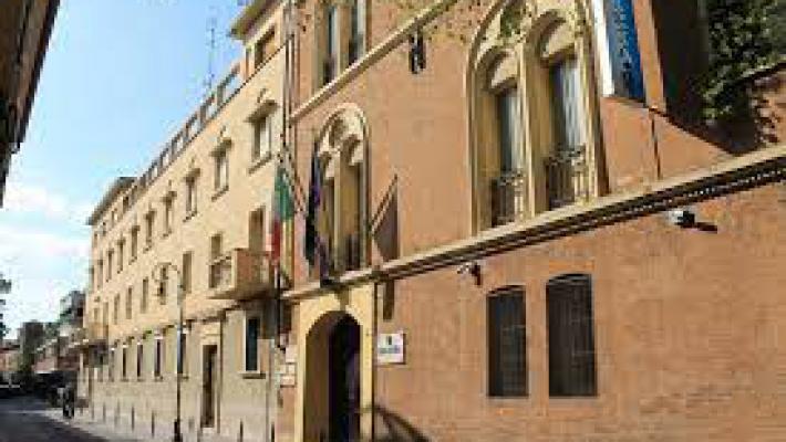 A Reggio Emilia una svastica su un simbolo della Resistenza