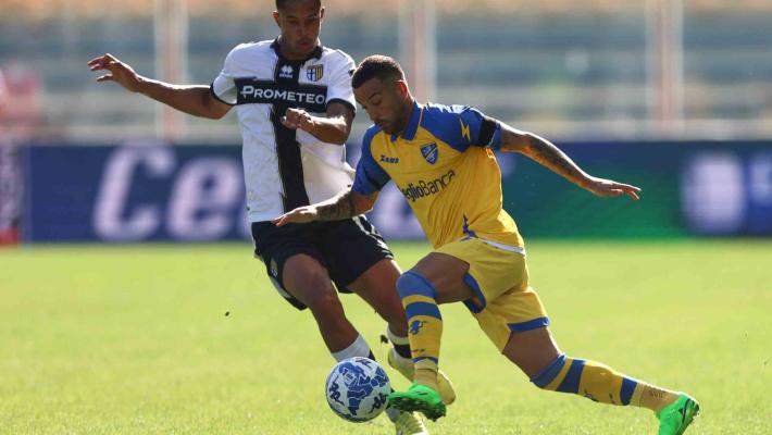 Il Frosinone espugna la laguna: 3-1 al Venezia (e va al primo posto in attesa di Bari e Reggina)