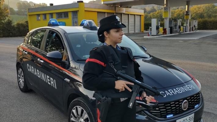 Fugge su auto rubata dopo furto in casa: preso e arrestato dai carabinieri 