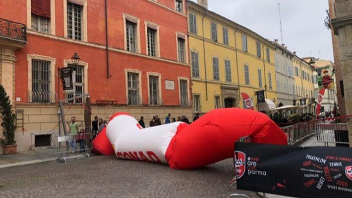 Gommolo sgonfio strada al Duomo 