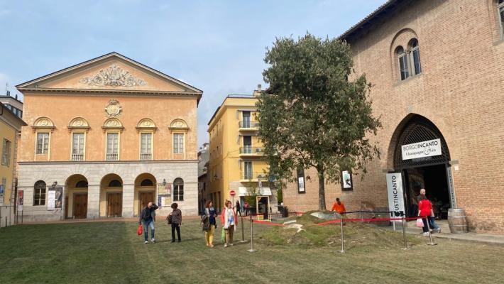Piazza Verdi &egrave; un prato: e se restasse sempre cos&igrave;?