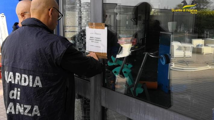 Aqualena, frode fiscale e bancarotta: in carcere i titolari e l'avvocato. Sequestrati l'impianto sportivo, un hotel, veicoli e 45 immobili