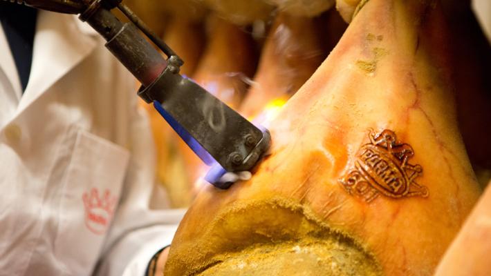 Cambia il disciplinare del Prosciutto di Parma: innalzato il peso dei suini che possono essere utilizzati 