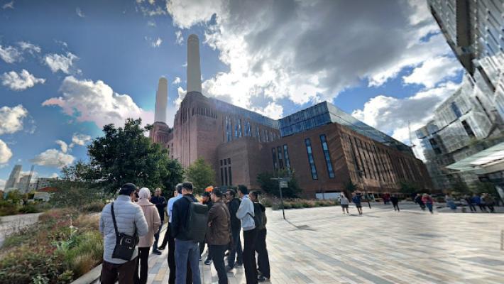 Riaperta la Battersea Power Station: centrale abbandonata e icona rock (Beatles e Pink Floyd) ora &egrave; un centro commerciale di lusso - Video l'inaugrazione, i negozi e... il maiale volante