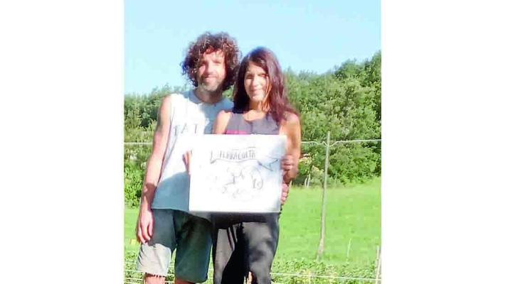Elisa e Gianluca «Saluti alla città Noi viviamo in un grande orto bio»