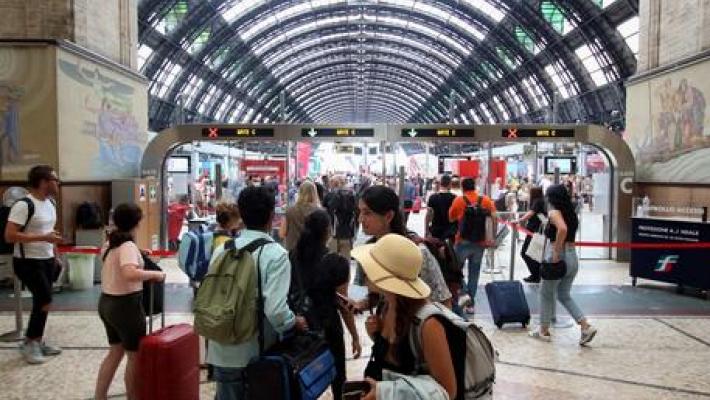 Codici: cancellazioni per Covid e voucher scaduti, assistenza ai consumatori per i rimborsi di pacchetti turistici e voli
