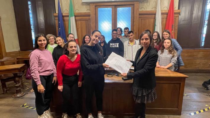 Paciolo d'annunzio e comune sostengono i ragazzi in Iran