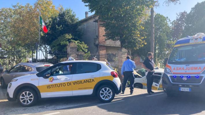 Auto nel fossato: traffico alternato sull'Asolana