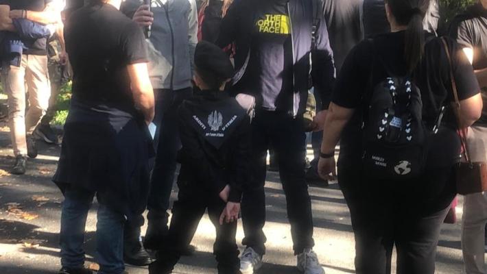 Marcia su Roma: anche bimbi in corteo, fez e vestiti di nero