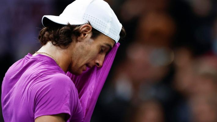 Parigi, troppo Djokovic e troppa tensione: Musetti si ferma ai quarti