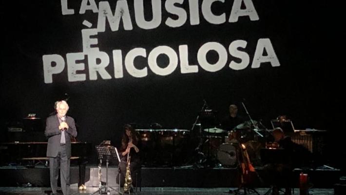 Nicola Piovani, è iniziato il concerto (e il tributo del teatro Regio)