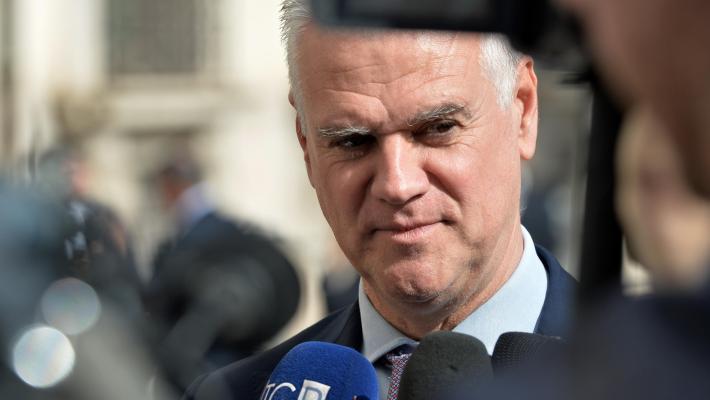 Firmato l'accordo ministero-sindacati per il contratto dei professori: aumento medio di 100 euro