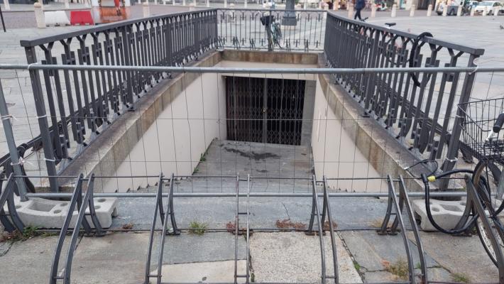 Ripulita la scalinata dell'ex Cobianchi