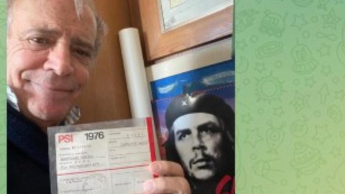 Enrico Montesano con la maglia della X Mas a "Ballando con le stelle" . La Rai lo sospende