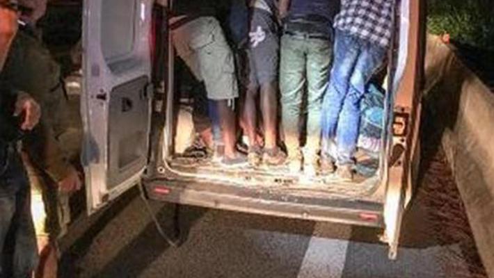 Aveva 15 clandestini nel furgone, arrestato 60enne siciliano