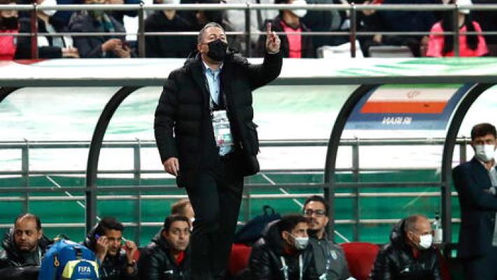 Mondiali: Iran non canta l'inno, tifosi li insultano 