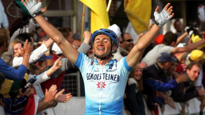 Tragedia nel Vicentino: morto l'ex campione di ciclismo Rebellin, travolto da un camion