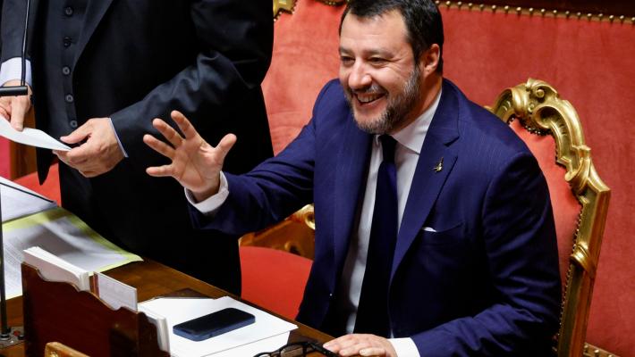 Salvini: "Chi paga il caffè con il bancomat è un rompipalle"