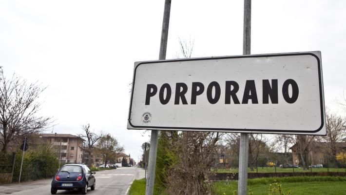 Sosta selvaggia rallenta l'ambulanza: una donna muore  a Napoli