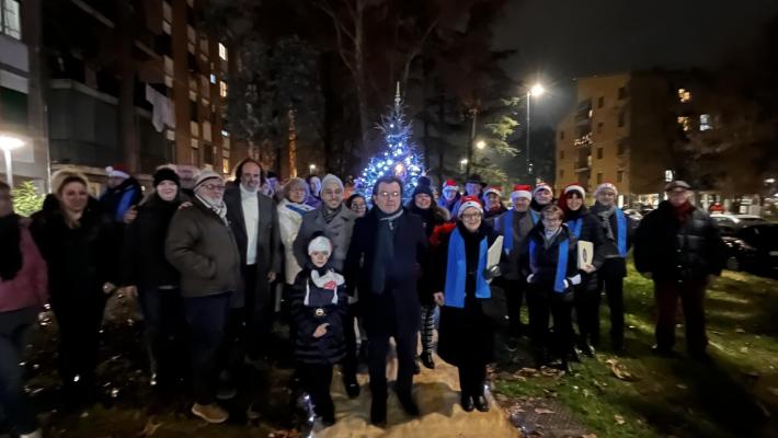 L'iniziativa di Vignali, un albero di Natale anche nei quartieri: "Vogliamo puntare i riflettori nelle periferie