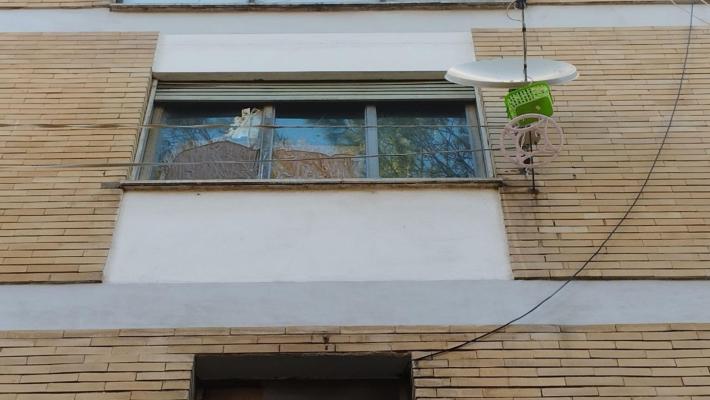 Disabile caduto dalla finestra durante una perquisizione:  poliziotto ai domiciliari. L'accusa è tortura